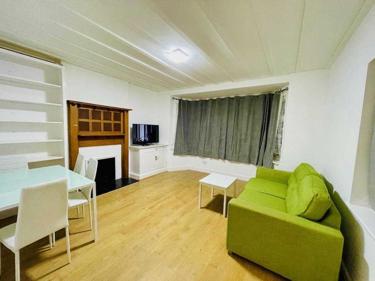 Villa Luxury 2 Bed House With Parking, 5 Min Walk To Station & Ldo Londra Esterno foto